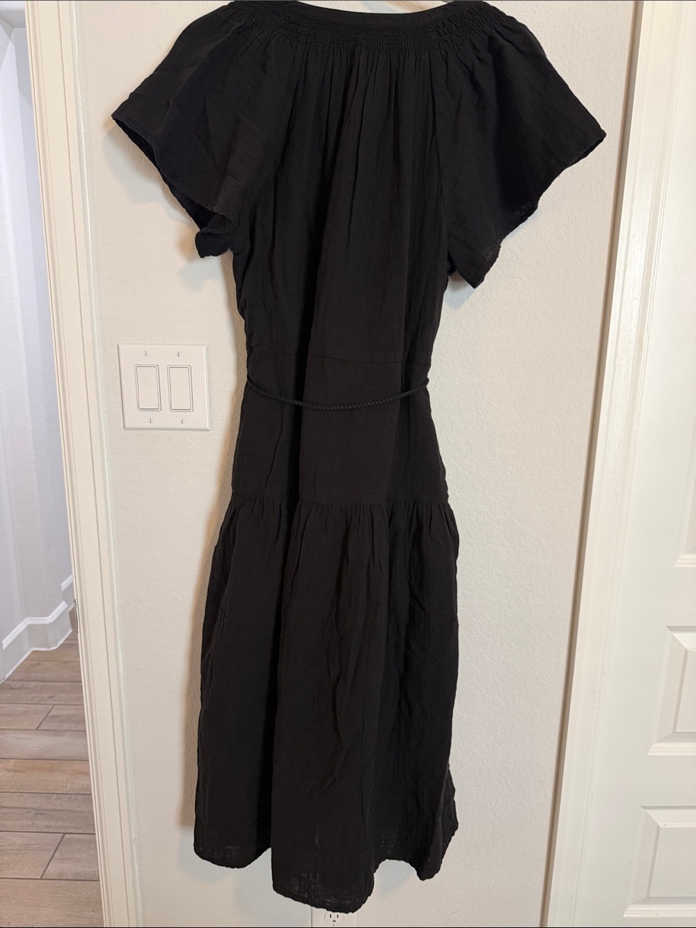 Time and Tru Black Short-Sleeve Gauze Midi Dress with Waist Tie - Picture 7 of 7